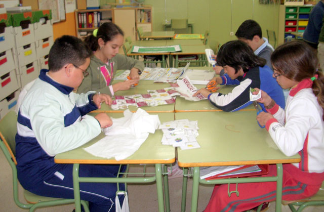 LA CONCEJALA DE EDUCACIN FELICITA AL COLEGIO TIERNO GALVN POR SUS XITOS EN LA CONVOCATORIA DE LOS PREMIOS CONSUMPOLIS QUE OTORGA LA COMUNIDAD AUTNOMA  (2006) - 20