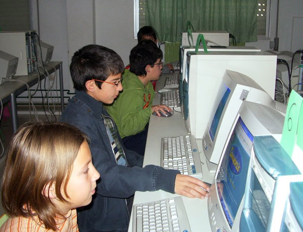 LA CONCEJALA DE EDUCACIN FELICITA AL COLEGIO TIERNO GALVN POR SUS XITOS EN LA CONVOCATORIA DE LOS PREMIOS CONSUMPOLIS QUE OTORGA LA COMUNIDAD AUTNOMA  (2006) - 25