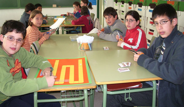 LA CONCEJALA DE EDUCACIN FELICITA AL COLEGIO TIERNO GALVN POR SUS XITOS EN LA CONVOCATORIA DE LOS PREMIOS CONSUMPOLIS QUE OTORGA LA COMUNIDAD AUTNOMA  (2006) - 26