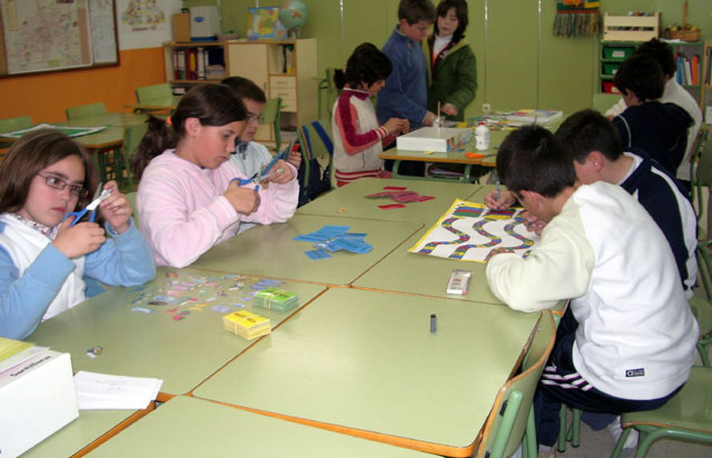 LA CONCEJALÍA DE EDUCACIÓN FELICITA AL COLEGIO “TIERNO GALVÁN” POR SUS ÉXITOS EN LA CONVOCATORIA DE LOS PREMIOS “CONSUMÓPOLIS” QUE OTORGA LA COMUNIDAD AUTÓNOMA  (2006) - 31