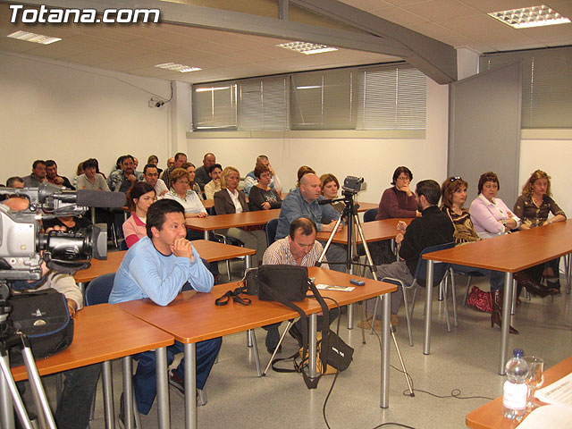 SE PRESENTAN LOS NUEVOS SERVICIOS DEL CENTRO LOCAL DE EMPLEO PARA MUJERES Y JVENES QUE SE OFRECE EN EL CENTRO DE DESARROLLO LOCAL - 3