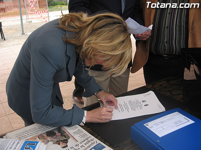 SE COLOCA LA PRIMERA PIEDRA DEL CENTRO MUNICIPAL DE PERSONAS MAYORES EN EL PARETÓN, CON UN PRESUPUESTO DE 220.000 EUROS - 6