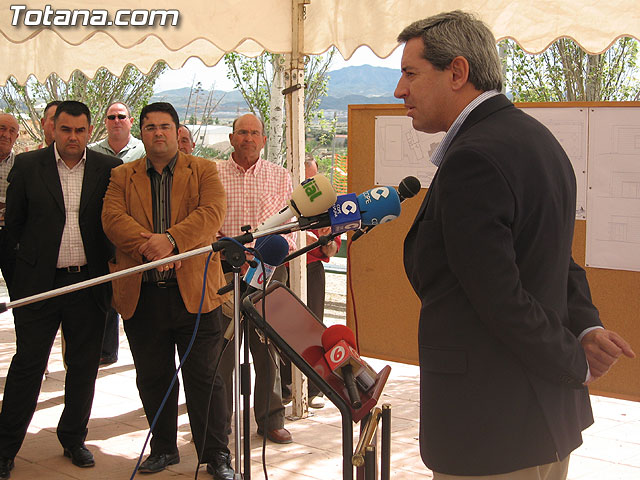 SE COLOCA LA PRIMERA PIEDRA DEL CENTRO MUNICIPAL DE PERSONAS MAYORES EN EL PARETÓN, CON UN PRESUPUESTO DE 220.000 EUROS - 36