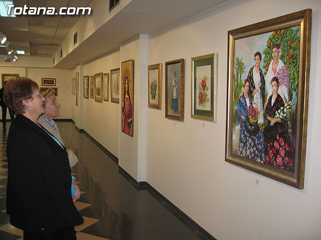 LA CONCEJAL DE CULTURA INAUGURA LA EXPOSICIÓN DE PINTURA DE FRANCISCO ALARTE ENTRE FLORES Y FRUTOS - 20