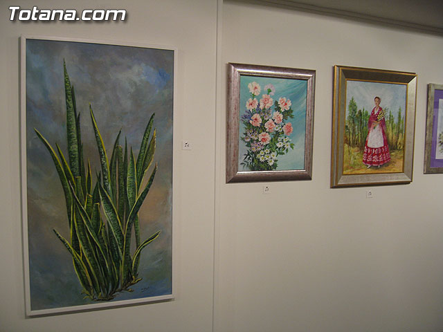 LA CONCEJAL DE CULTURA INAUGURA LA EXPOSICIÓN DE PINTURA DE FRANCISCO ALARTE ENTRE FLORES Y FRUTOS - 23
