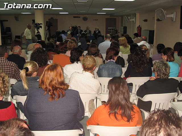 EL CONSEJERO DE EDUCACIÓN PARTICIPA EN UN ACTO SECTORIAL CON REPRESENTANTES DE LA COMUNIDAD EDUCATIVA DE TOTANA PARA ABORDAR CUESTIONES RELACIONADAS CON ESTA MATERIA Y LA LOE - 9