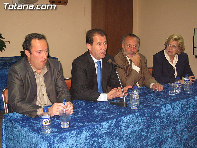 EL CONSEJERO DE EDUCACIÓN PARTICIPA EN UN ACTO SECTORIAL CON REPRESENTANTES DE LA COMUNIDAD EDUCATIVA DE TOTANA PARA ABORDAR CUESTIONES RELACIONADAS CON ESTA MATERIA Y LA LOE - 11