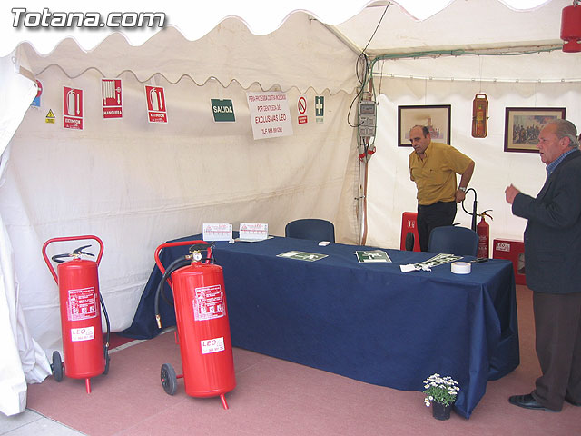 SE INAUGURA LA FERIA DE LA III JORNADAS DE SEGURIDAD Y SALUD LABORAL QUE SE CELEBRA EN LA PLAZA BALSA VIEJA - 6