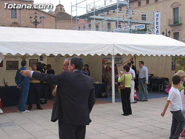 SE INAUGURA LA FERIA DE LA III JORNADAS DE SEGURIDAD Y SALUD LABORAL QUE SE CELEBRA EN LA PLAZA BALSA VIEJA - 27