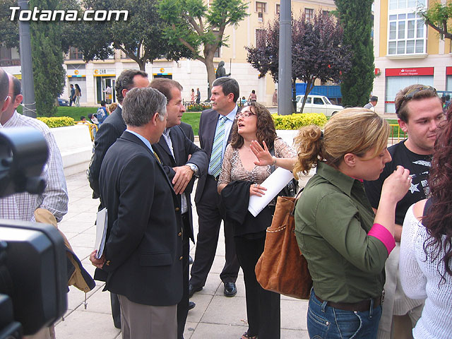 SE INAUGURA LA FERIA DE LA III JORNADAS DE SEGURIDAD Y SALUD LABORAL QUE SE CELEBRA EN LA PLAZA BALSA VIEJA - 38