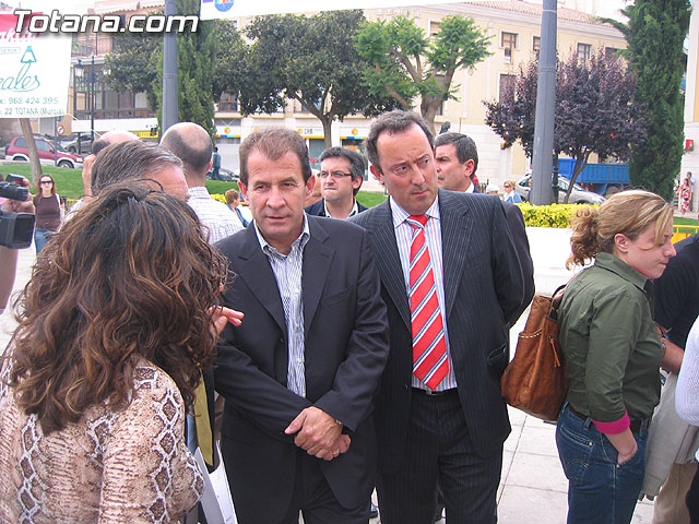 SE INAUGURA LA FERIA DE LA III JORNADAS DE SEGURIDAD Y SALUD LABORAL QUE SE CELEBRA EN LA PLAZA BALSA VIEJA - 40