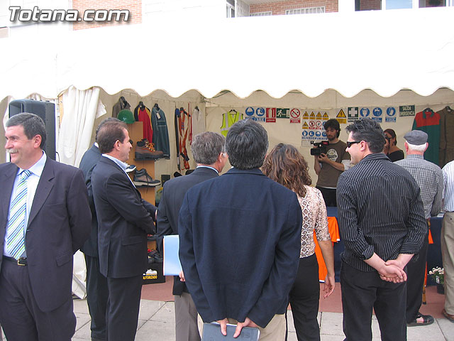 SE INAUGURA LA FERIA DE LA III JORNADAS DE SEGURIDAD Y SALUD LABORAL QUE SE CELEBRA EN LA PLAZA BALSA VIEJA - 42