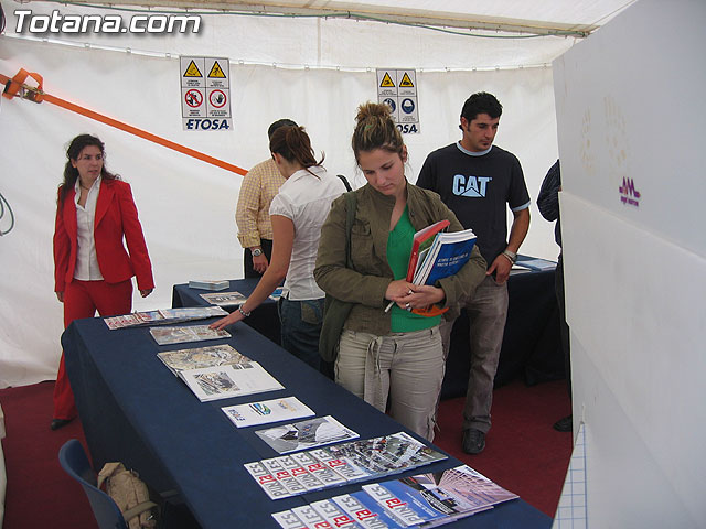 SE INAUGURA LA FERIA DE LA III JORNADAS DE SEGURIDAD Y SALUD LABORAL QUE SE CELEBRA EN LA PLAZA BALSA VIEJA - 46