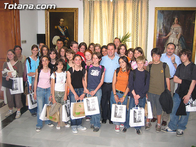 EL ALCALDE Y EL CONCEJAL DE EDUCACIÓN OFRECEN UNA RECEPCIÓN INSTITUCIONAL A UNA DELEGACIÓN DE ALUMNOS FRANCESES QUE REALIZAN UN INTERCAMBIO CON ESTUDIANTES IES JUAN DE LA CIERVA - 23