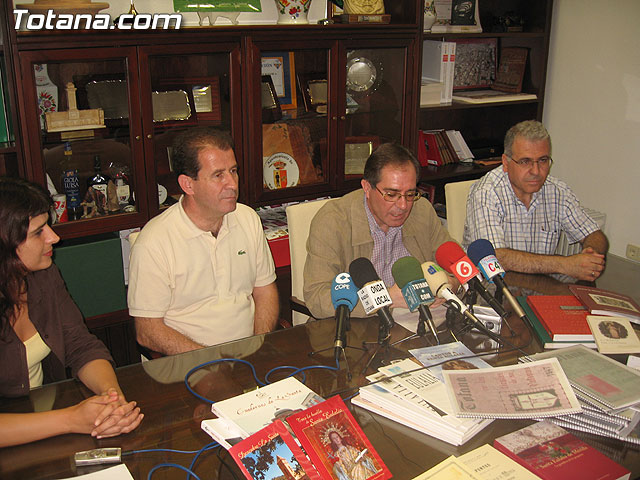 LA FUNDACIN LA SANTA DE TOTANA CEDE A LA BIBLIOTECA MUNICIPAL FONDOS BIBLIOGRFICOS SOBRE LA FIGURA DE LA PATRONA SANTA EULALIA - 1