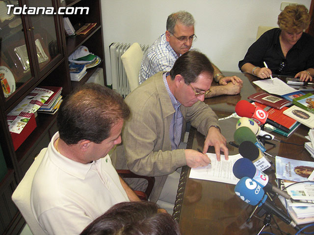 LA FUNDACIN LA SANTA DE TOTANA CEDE A LA BIBLIOTECA MUNICIPAL FONDOS BIBLIOGRFICOS SOBRE LA FIGURA DE LA PATRONA SANTA EULALIA - 7