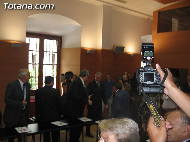 EL PRESIDENTE VALCÁRCEL FIRMA CON LOS 45 AYUNTAMIENTOS DE LA REGIÓN LOS CONVENIOS DE SEGURIDAD CIUDADANA - 3