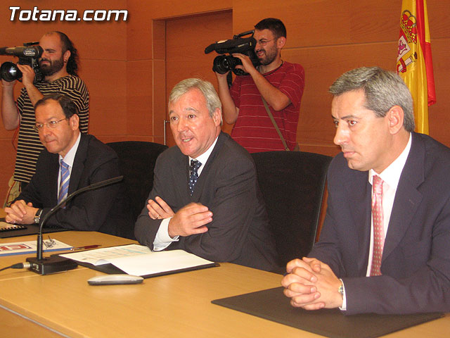 EL PRESIDENTE VALCÁRCEL FIRMA CON LOS 45 AYUNTAMIENTOS DE LA REGIÓN LOS CONVENIOS DE SEGURIDAD CIUDADANA - 15