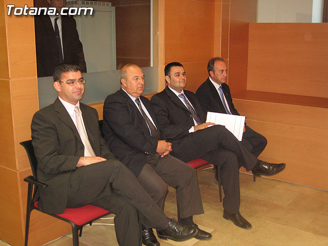 EL PRESIDENTE VALCÁRCEL FIRMA CON LOS 45 AYUNTAMIENTOS DE LA REGIÓN LOS CONVENIOS DE SEGURIDAD CIUDADANA - 19