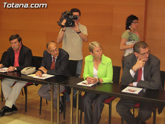 EL PRESIDENTE VALCÁRCEL FIRMA CON LOS 45 AYUNTAMIENTOS DE LA REGIÓN LOS CONVENIOS DE SEGURIDAD CIUDADANA - 23