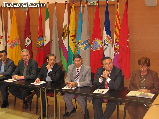 EL PRESIDENTE VALCÁRCEL FIRMA CON LOS 45 AYUNTAMIENTOS DE LA REGIÓN LOS CONVENIOS DE SEGURIDAD CIUDADANA - 26