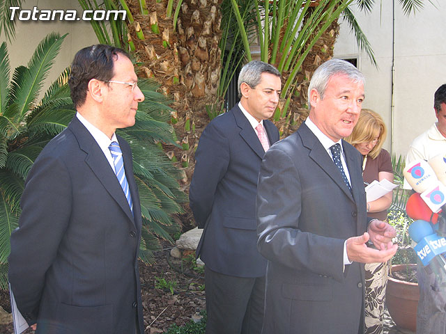 EL PRESIDENTE VALCÁRCEL FIRMA CON LOS 45 AYUNTAMIENTOS DE LA REGIÓN LOS CONVENIOS DE SEGURIDAD CIUDADANA - 31