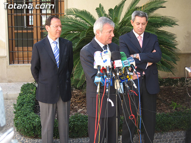 EL PRESIDENTE VALCÁRCEL FIRMA CON LOS 45 AYUNTAMIENTOS DE LA REGIÓN LOS CONVENIOS DE SEGURIDAD CIUDADANA - 34