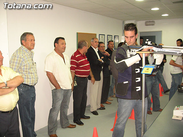 AUTORIDADES LOCALES INAUGURAN UNA GALERA DE TIRO DE ARMAS NEUMTICAS EN LOS STANOS DE LA PISCINA MUNICIPAL CUBIERTA - 5