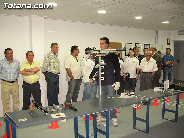 AUTORIDADES LOCALES INAUGURAN UNA GALERÍA DE TIRO DE ARMAS NEUMÁTICAS EN LOS SÓTANOS DE LA PISCINA MUNICIPAL CUBIERTA - 8