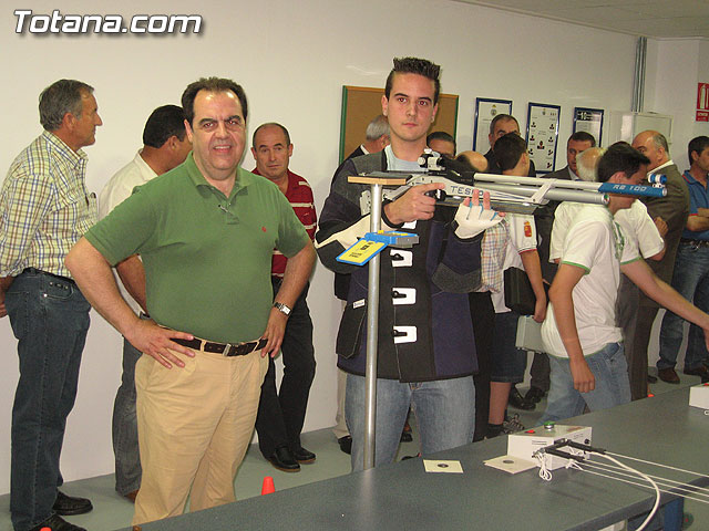 AUTORIDADES LOCALES INAUGURAN UNA GALERA DE TIRO DE ARMAS NEUMTICAS EN LOS STANOS DE LA PISCINA MUNICIPAL CUBIERTA - 10