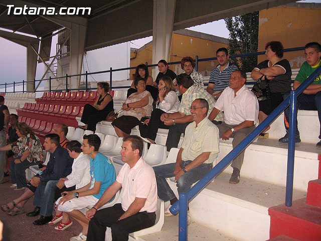 LA CONCEJALIA DE DEPORTES Y LOS DELEGADOS DE EQUIPO DE LA LIGA DE FÚTBOL AFICIONADO HOMENAJEARON A JUAN CAYUELA SÁNCHEZ “EL ZURO” EN SU DESPEDIDA COMO ÁRBITRO DE FÚTBOL AFICIONADO - 3