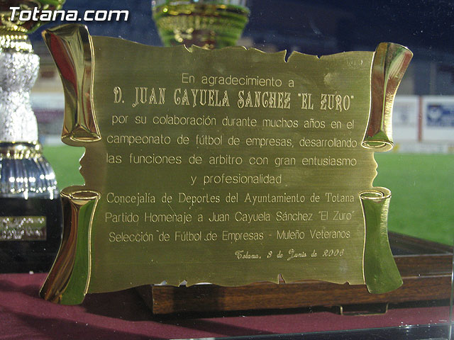 LA CONCEJALIA DE DEPORTES Y LOS DELEGADOS DE EQUIPO DE LA LIGA DE FÚTBOL AFICIONADO HOMENAJEARON A JUAN CAYUELA SÁNCHEZ “EL ZURO” EN SU DESPEDIDA COMO ÁRBITRO DE FÚTBOL AFICIONADO - 11