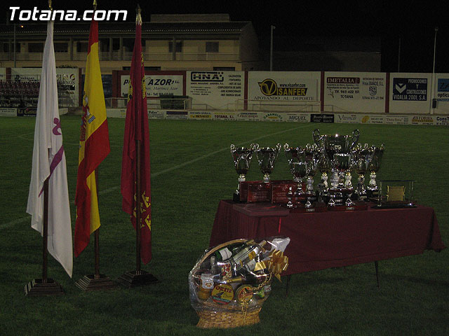 LA CONCEJALIA DE DEPORTES Y LOS DELEGADOS DE EQUIPO DE LA LIGA DE FÚTBOL AFICIONADO HOMENAJEARON A JUAN CAYUELA SÁNCHEZ “EL ZURO” EN SU DESPEDIDA COMO ÁRBITRO DE FÚTBOL AFICIONADO - 13