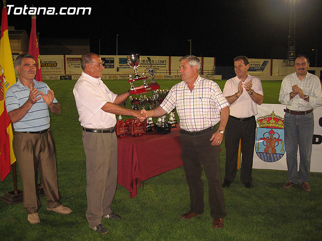 LA CONCEJALIA DE DEPORTES Y LOS DELEGADOS DE EQUIPO DE LA LIGA DE FÚTBOL AFICIONADO HOMENAJEARON A JUAN CAYUELA SÁNCHEZ “EL ZURO” EN SU DESPEDIDA COMO ÁRBITRO DE FÚTBOL AFICIONADO - 20