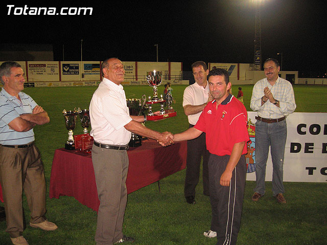 LA CONCEJALIA DE DEPORTES Y LOS DELEGADOS DE EQUIPO DE LA LIGA DE FÚTBOL AFICIONADO HOMENAJEARON A JUAN CAYUELA SÁNCHEZ “EL ZURO” EN SU DESPEDIDA COMO ÁRBITRO DE FÚTBOL AFICIONADO - 19