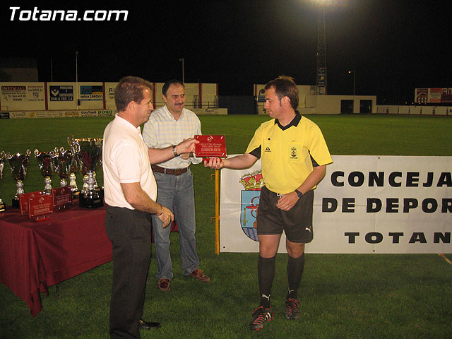 LA CONCEJALIA DE DEPORTES Y LOS DELEGADOS DE EQUIPO DE LA LIGA DE FÚTBOL AFICIONADO HOMENAJEARON A JUAN CAYUELA SÁNCHEZ “EL ZURO” EN SU DESPEDIDA COMO ÁRBITRO DE FÚTBOL AFICIONADO - 25