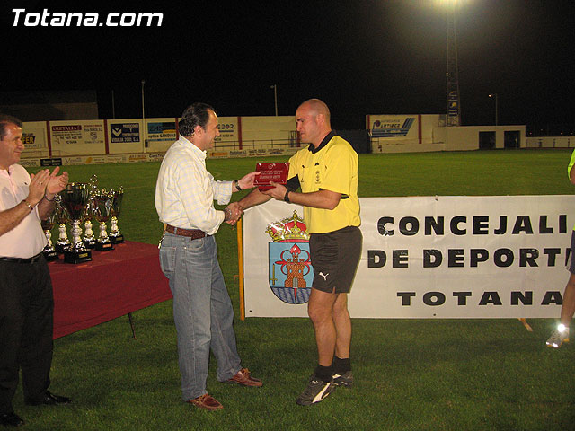 LA CONCEJALIA DE DEPORTES Y LOS DELEGADOS DE EQUIPO DE LA LIGA DE FÚTBOL AFICIONADO HOMENAJEARON A JUAN CAYUELA SÁNCHEZ “EL ZURO” EN SU DESPEDIDA COMO ÁRBITRO DE FÚTBOL AFICIONADO - 26