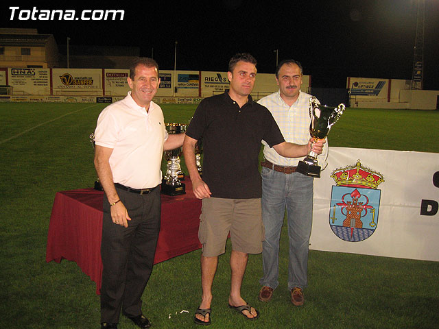 LA CONCEJALIA DE DEPORTES Y LOS DELEGADOS DE EQUIPO DE LA LIGA DE FÚTBOL AFICIONADO HOMENAJEARON A JUAN CAYUELA SÁNCHEZ “EL ZURO” EN SU DESPEDIDA COMO ÁRBITRO DE FÚTBOL AFICIONADO - 29
