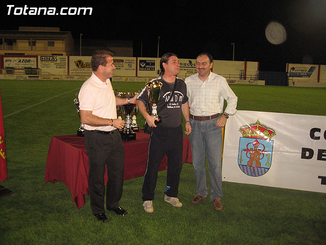 LA CONCEJALIA DE DEPORTES Y LOS DELEGADOS DE EQUIPO DE LA LIGA DE FÚTBOL AFICIONADO HOMENAJEARON A JUAN CAYUELA SÁNCHEZ “EL ZURO” EN SU DESPEDIDA COMO ÁRBITRO DE FÚTBOL AFICIONADO - 30