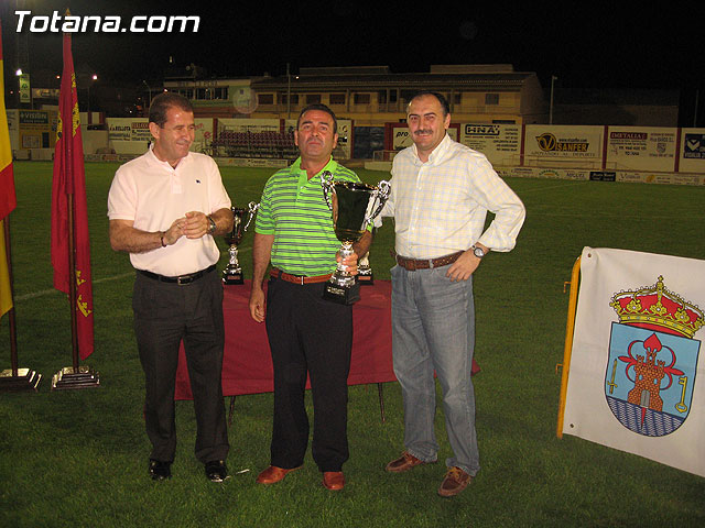 LA CONCEJALIA DE DEPORTES Y LOS DELEGADOS DE EQUIPO DE LA LIGA DE FÚTBOL AFICIONADO HOMENAJEARON A JUAN CAYUELA SÁNCHEZ “EL ZURO” EN SU DESPEDIDA COMO ÁRBITRO DE FÚTBOL AFICIONADO - 31