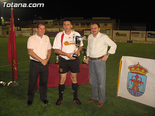 LA CONCEJALIA DE DEPORTES Y LOS DELEGADOS DE EQUIPO DE LA LIGA DE FÚTBOL AFICIONADO HOMENAJEARON A JUAN CAYUELA SÁNCHEZ “EL ZURO” EN SU DESPEDIDA COMO ÁRBITRO DE FÚTBOL AFICIONADO - 32