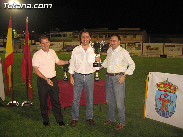 LA CONCEJALIA DE DEPORTES Y LOS DELEGADOS DE EQUIPO DE LA LIGA DE FÚTBOL AFICIONADO HOMENAJEARON A JUAN CAYUELA SÁNCHEZ “EL ZURO” EN SU DESPEDIDA COMO ÁRBITRO DE FÚTBOL AFICIONADO - 33