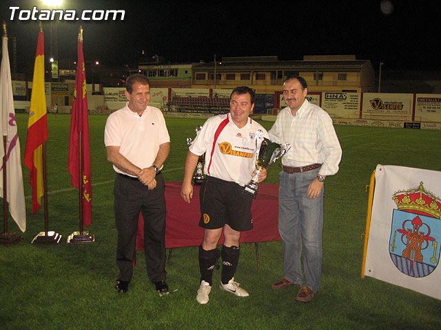 LA CONCEJALIA DE DEPORTES Y LOS DELEGADOS DE EQUIPO DE LA LIGA DE FÚTBOL AFICIONADO HOMENAJEARON A JUAN CAYUELA SÁNCHEZ “EL ZURO” EN SU DESPEDIDA COMO ÁRBITRO DE FÚTBOL AFICIONADO - 34