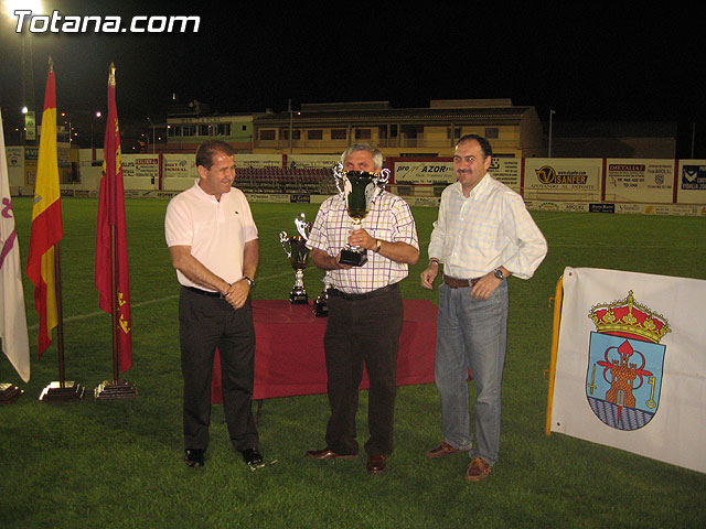 LA CONCEJALIA DE DEPORTES Y LOS DELEGADOS DE EQUIPO DE LA LIGA DE FÚTBOL AFICIONADO HOMENAJEARON A JUAN CAYUELA SÁNCHEZ “EL ZURO” EN SU DESPEDIDA COMO ÁRBITRO DE FÚTBOL AFICIONADO - 35