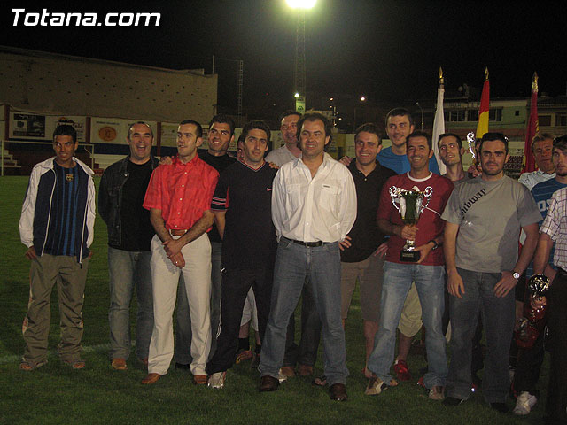 LA CONCEJALIA DE DEPORTES Y LOS DELEGADOS DE EQUIPO DE LA LIGA DE FÚTBOL AFICIONADO HOMENAJEARON A JUAN CAYUELA SÁNCHEZ “EL ZURO” EN SU DESPEDIDA COMO ÁRBITRO DE FÚTBOL AFICIONADO - 39