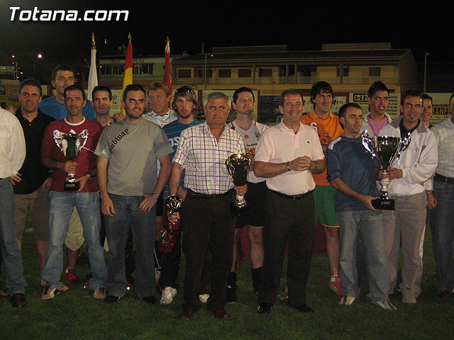 LA CONCEJALIA DE DEPORTES Y LOS DELEGADOS DE EQUIPO DE LA LIGA DE FÚTBOL AFICIONADO HOMENAJEARON A JUAN CAYUELA SÁNCHEZ “EL ZURO” EN SU DESPEDIDA COMO ÁRBITRO DE FÚTBOL AFICIONADO - 40