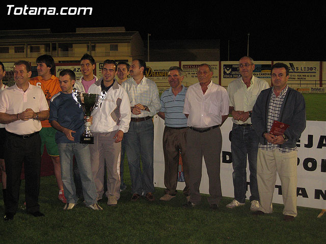 LA CONCEJALIA DE DEPORTES Y LOS DELEGADOS DE EQUIPO DE LA LIGA DE FÚTBOL AFICIONADO HOMENAJEARON A JUAN CAYUELA SÁNCHEZ “EL ZURO” EN SU DESPEDIDA COMO ÁRBITRO DE FÚTBOL AFICIONADO - 41