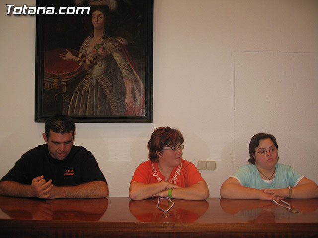 EL ALCALDE Y EL CONCEJAL DE DEPORTES REALIZAN UNA RECEPCIÓN A LOS TRES ALUMNOS DEL CENTRO OCUPACIONAL PARTICIPANTES EN EL CAMPEONATO NACIONAL DE ATLETISMO DE DISCAPACITADOS - 1 EL ALCALDE Y EL CONCEJAL DE DEPORTES REALIZAN UNA RECEPCIÓN A LOS TRES ALUMNOS DEL CENTRO OCUPACIONAL PARTICIPANTES EN EL CAMPEONATO NACIONAL DE ATLETISMO DE DISCAPACITADOS - 1