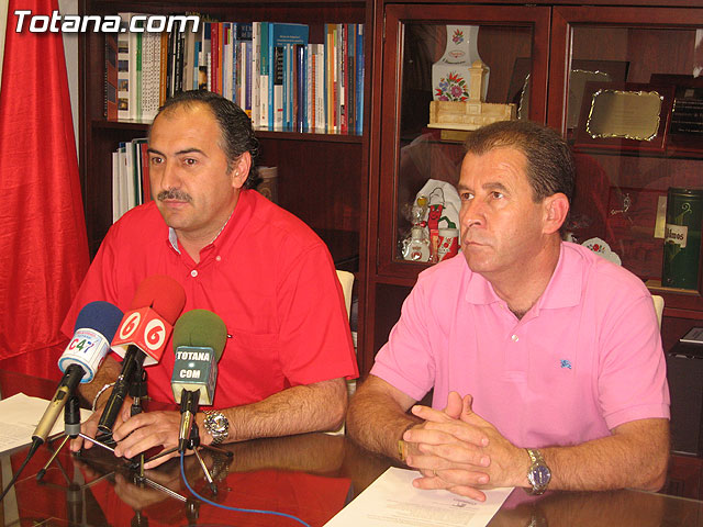 EL ALCALDE Y EL CONCEJAL DE DEPORTES REALIZAN UNA RECEPCIÓN INSTITUCIONAL AL TOTANERO CAMPÉON DE EUROPA DE FISIOCULTURISMO - 1 EL ALCALDE Y EL CONCEJAL DE DEPORTES REALIZAN UNA RECEPCIÓN INSTITUCIONAL AL TOTANERO CAMPÉON DE EUROPA DE FISIOCULTURISMO - 1