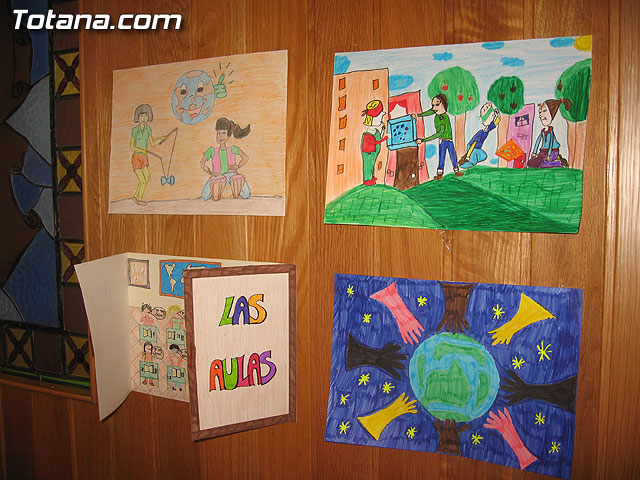 EL CONCEJAL DE SERVICIOS AL CIUDADANO ENTREGA LOS PREMIOS DEL CONCURSO DE DIBUJO Y FOTOGRAFÍA TOTANA MULTICULTURAL - 1